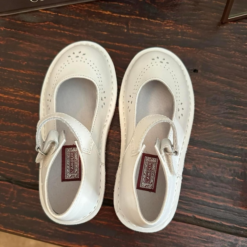 L’AMOUR white Mary Jane’s NWOB. Size 11.
